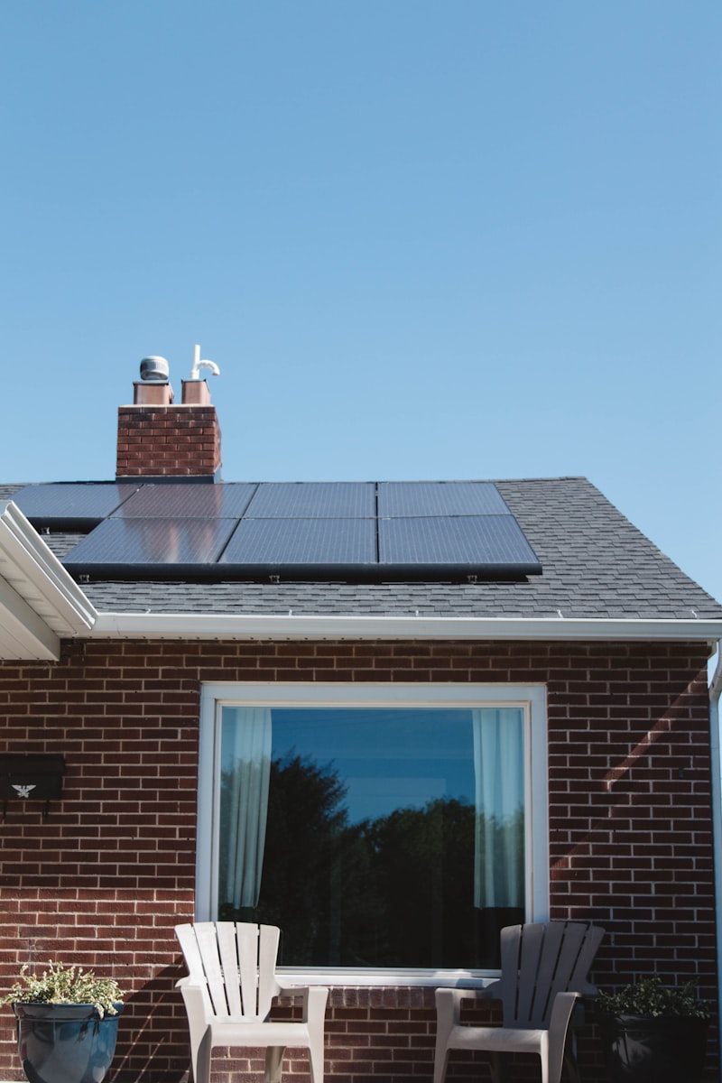Installation de panneaux solaires photovoltaïques par un professionnel